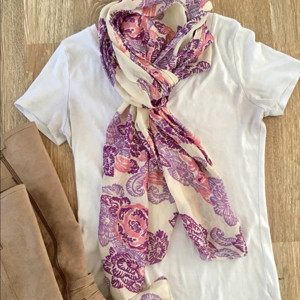 Scarf 🚨buy 2 scarves, get 1 FREE!🚨